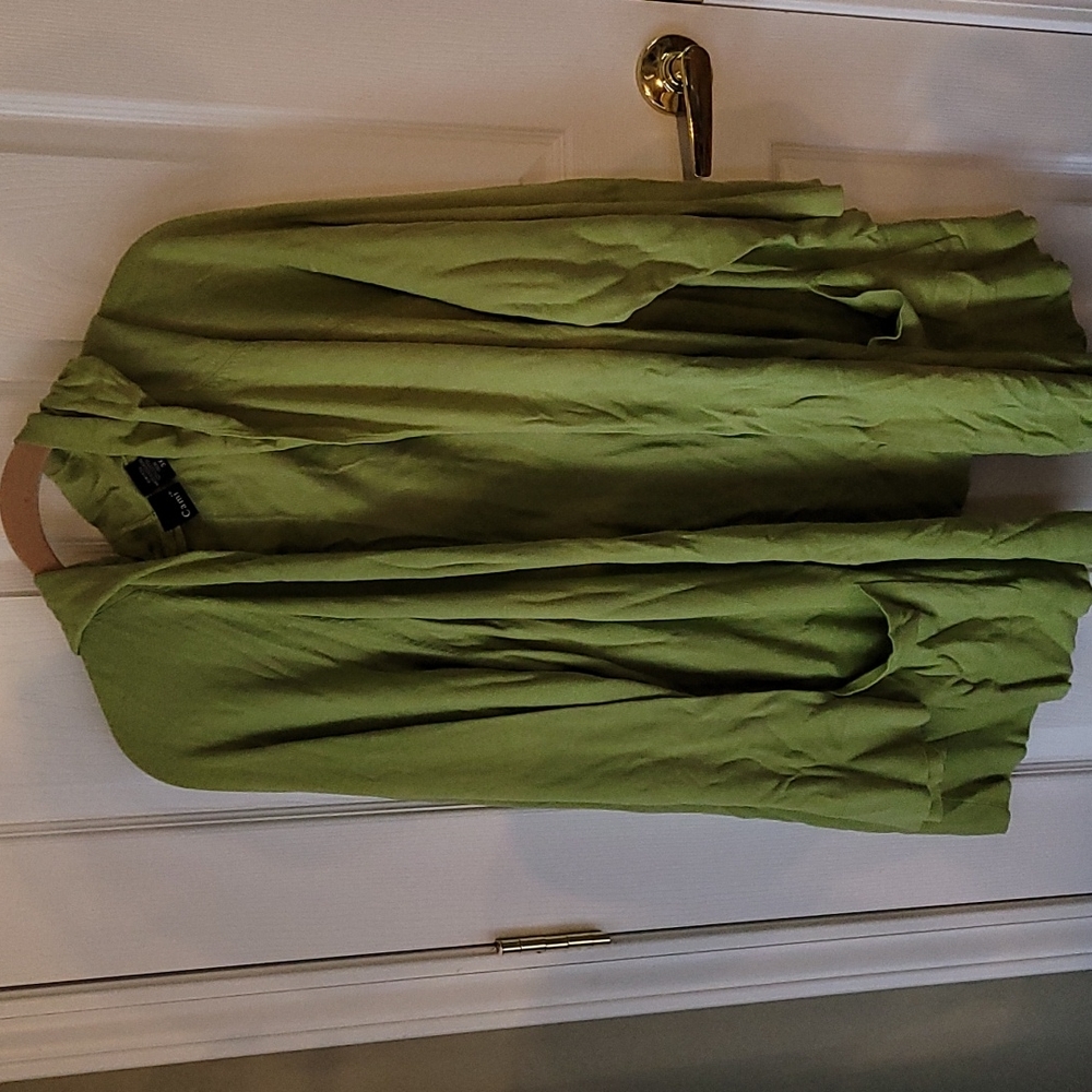 Chartreuse sweater with hood and pockets, high/low details, 3x